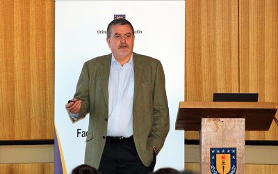 Experto internacional expone sobre investigación en microbiología de suelos de la Antártida