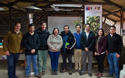 Académico y estudiantes de Agronomía presentaron resultados en workshop sobre manejo del riego en kiwi