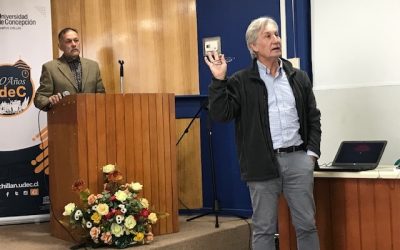 Expositor realiza charla sobre “Galápagos: Historia Natural y Conservación”