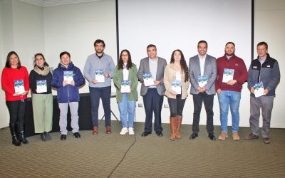 Con jornada técnica publican libro sobre «Producción y manejo de arándanos bajo cobertura»
