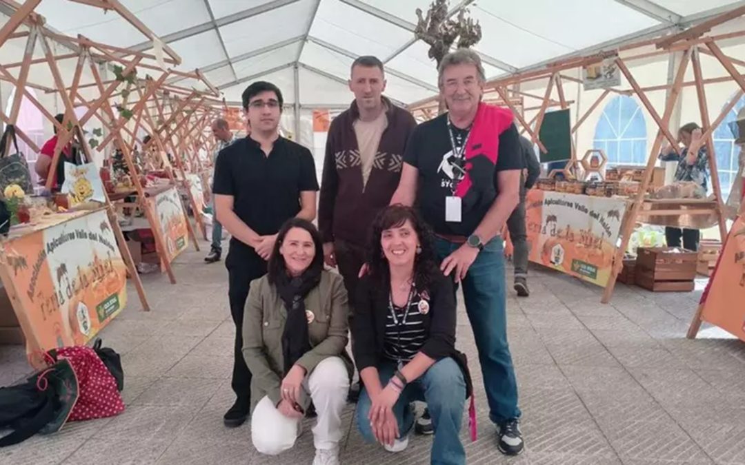 Investigador joven y candidato a doctor de nuestra facultad participa como expositor en destacada feria apícola en España