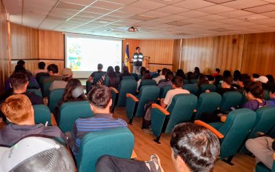 SAG actualiza conocimientos sobre la nueva Ley Apícola entre estudiantes de Agronomía UdeC