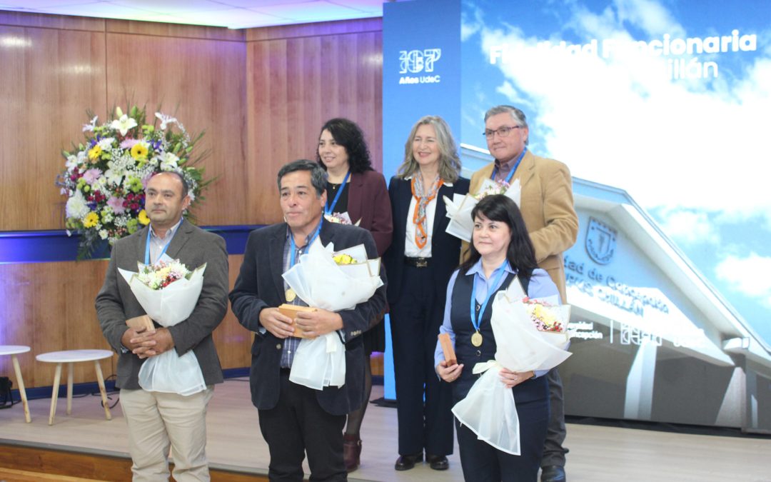 En ceremonia de aniversario destacan a funcionarios de Agronomía UdeC por 25 y 30 Años de Servicio