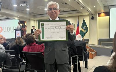 Emotivo reconocimiento a destacado exalumno y exacadémico de la Facultad de Agronomía UdeC